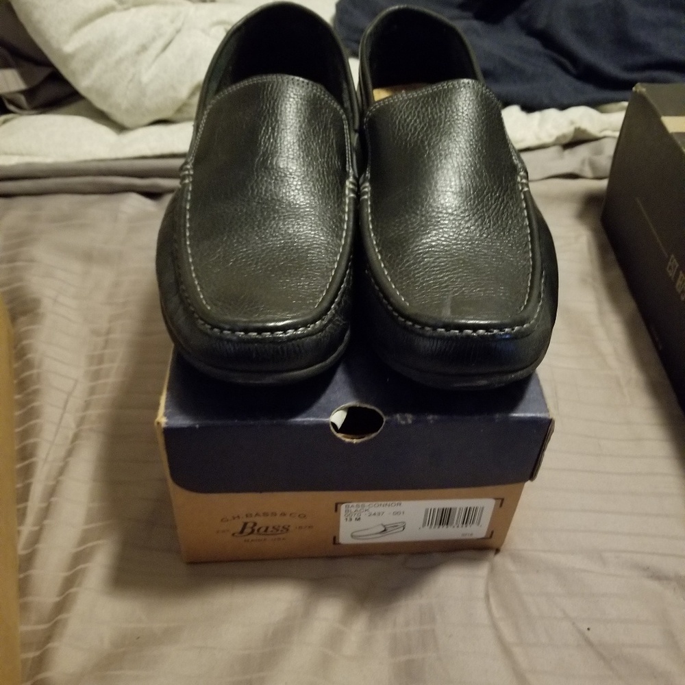 Men's Bass black slip ons. New in box